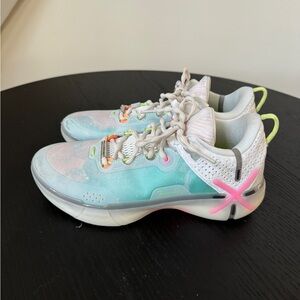 Women’s volleyball shoes
